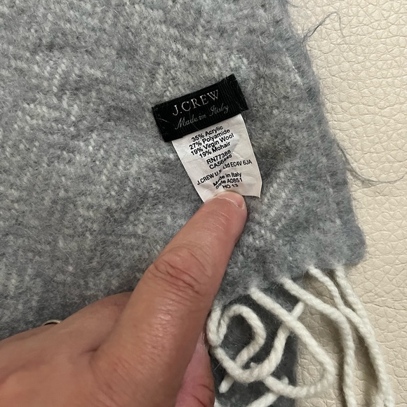 NWOT - J Crew Mohair Wool Blended Long Scarf - Made in Italy - Picture 2 of 2